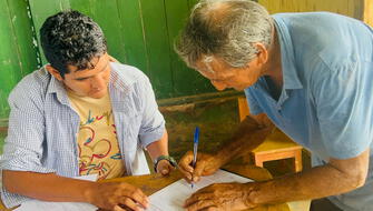 Productores reciben títulos habilitantes para formalizar su actividad