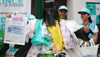 Perú consume 6 mil bolsas de plástico por minuto