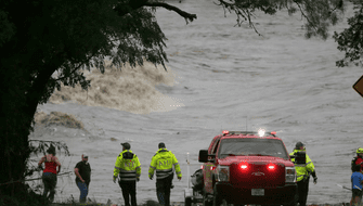 EE.UU.: Lluvias complican recuperación de víctimas de inundaciones