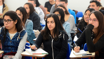 Guía para elegir tu carrera universitaria según tus habilidades y el mercado laboral 2025