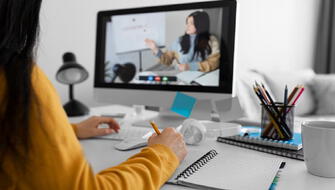 Maestrías virtuales vs. Presenciales: ventajas desventajas y qué opción elegir en 2025