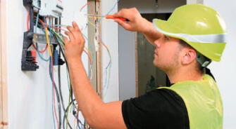 Guía práctica para un mantenimiento eléctrico  seguro en tu vivienda: pasos clave y recomendaciones esenciales