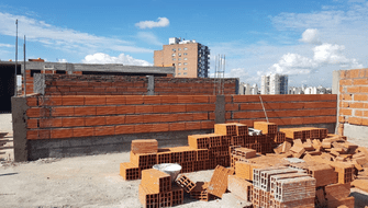 Materiales de construcción económicos y resistentes: lo que debes saber antes de empezar a construir tu primera casa