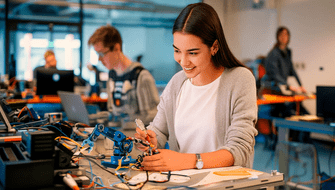 Tecnología en la educación superior: carreras innovadoras para el futuro