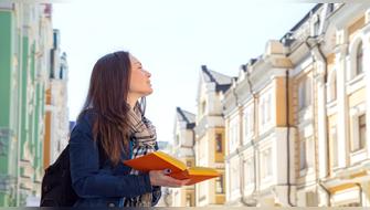 ¿Quieres estudiar en el extranjero? Conoce las universidades y embajadas de Japón y Reino Unido que ofrecen becas para lograr tu objetivo