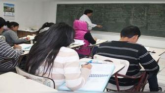 Matemáticas y comunicación: los cursos preuniversitarios que más ayudan a ingresar a las carreras más competitivas Matemáticas y comunicación: los cursos preuniversitarios que más ayudan a ingresar a las carreras más competitivas