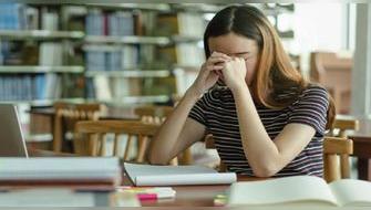 Salud mental universitaria: las señales de alerta que no debes ignorar antes de un examen Salud mental universitaria: las señales de alerta que no debes ignorar antes de un examen