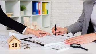 Antes de concretar la compra, solicita un certificado de no adeudo de servicios públicos, como agua, luz y gas.