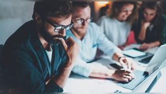 Estudiar una maestría ya no es suficiente: ¿qué buscan hoy las empresas en un posgrado? Estudiar una maestría ya no es suficiente: ¿qué buscan hoy las empresas en un posgrado?