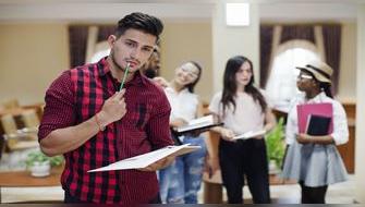 ¿Terminaste el colegio? Claves para elegir una carrera y mejorar tus posibilidades de empleo con altos ingresos