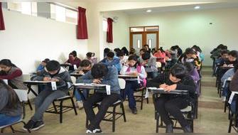 Elegir la mejor opción de examen de admisión implica considerar varios factores.