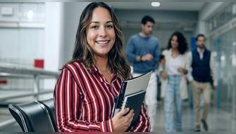 Estudiar una segunda carrera no solo te proporciona conocimientos específicos.