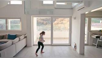 Iluminación natural y ventilación cruzada: beneficios en viviendas urbanas