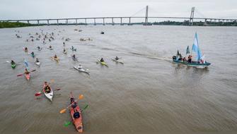 Organizaciones ambientales reman para salvar el río Paraná