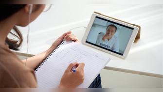 Estudiar un posgrado online: la alternativa moderna para profesionales que buscan crecer académicamente