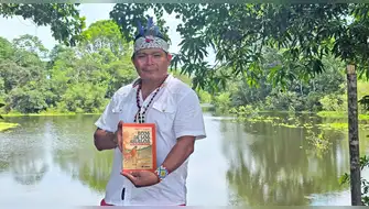 ‘Ecos de los abuelos’: El comunero Harakbut que se convirtió en escritor e ilustrador para salvar la memoria de su pueblo
