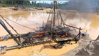 Tambopata: Destruyen 49 dragas y desmantelan campamentos de minería ilegal