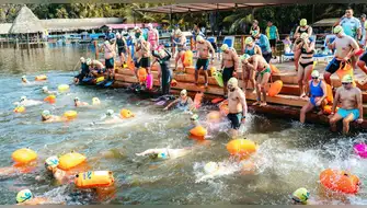 San Martín: Más de 200 nadadores desafían la falta de flotabilidad en Laguna Azul