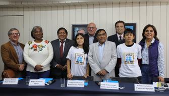 Senadores electos firman compromiso por la infancia en Perú
