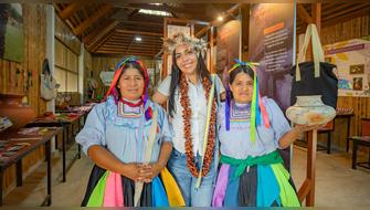 Becaria promueve centro educativo integral para mujeres indígenas Becaria promueve centro educativo integral para mujeres indígenas
