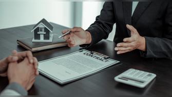 Comprar un departamento requiere revisar documentos antes de entregar dinero.