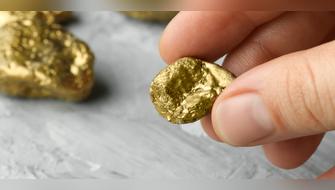 Alerta en el mercado por el precio del oro: cae más de 5% en un solo mes