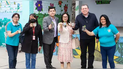 Más de 700 niños peruanos celebran la cosecha de los jardines TiNi Más de 700 niños peruanos celebran la cosecha de los jardines TiNi