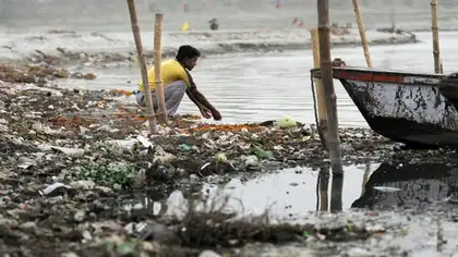 Agua del planeta en peligro por contaminación urbana y agrícola Agua del planeta en peligro por contaminación urbana y agrícola