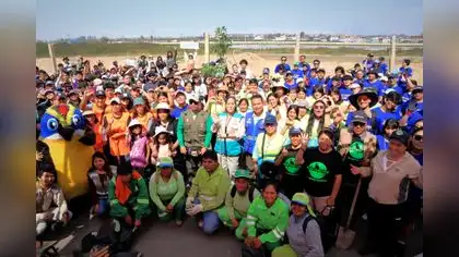 Entusiastas reforestan alrededores de los Pantanos de Villa Entusiastas reforestan alrededores de los Pantanos de Villa