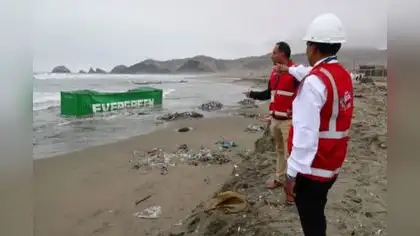 Constatan daños ecológicos tras caída de contenedores en mar del Callao