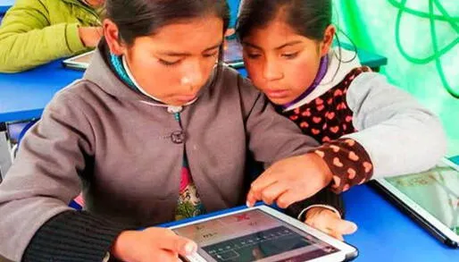 Estrategias para la educación digital en Perú