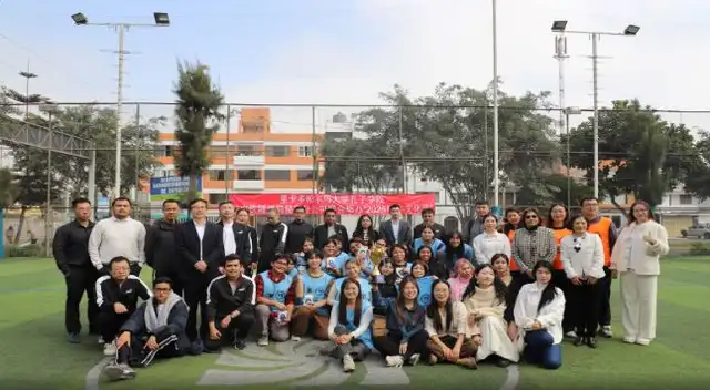 Estudiantes peruanos celebran Festival Cultural del Dragon Boat 2025