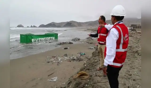 Constatan daños ecológicos tras caída de contenedores en mar del Callao Constatan daños ecológicos tras caída de contenedores en mar del Callao