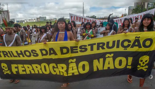 Pueblos indígenas protestan contra proyecto de ferrocarril amazónico Pueblos indígenas protestan contra proyecto de ferrocarril amazónico
