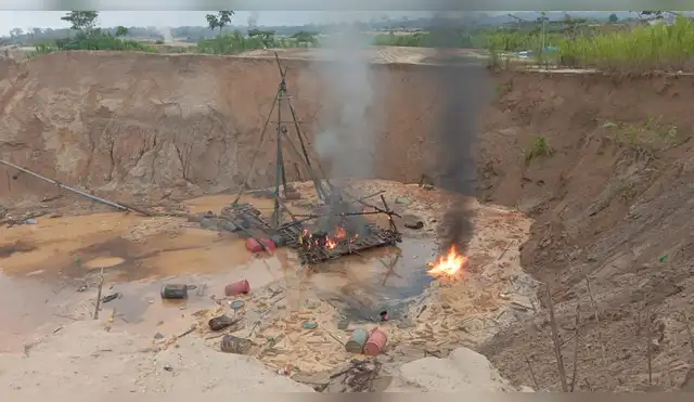 Destruyen campamentos de la minería ilegal en Madre de Dios Destruyen campamentos de la minería ilegal en Madre de Dios
