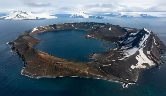 Descubren un mar de agua dulce debajo de la Antártida