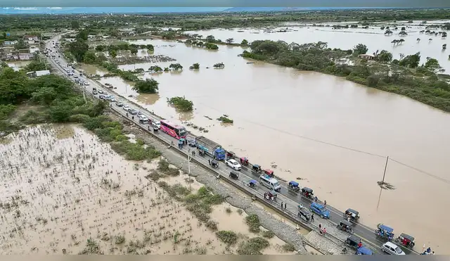 Lluvias ponen en alto riesgo a 13 departamentos del país Lluvias ponen en alto riesgo a 13 departamentos del país