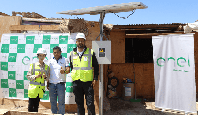 Enel instaló 21 paneles solares en instituciones educativas y viviendas de estudiantes de Nasca.