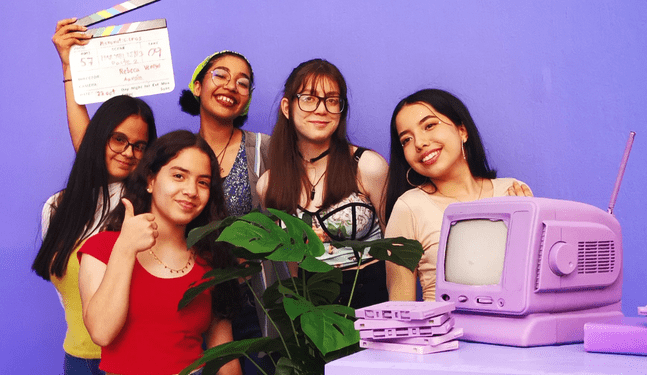 Adolescentes refugiadas y peruanas presentan micronoticiero para hablar de salud sexual y violencia de género