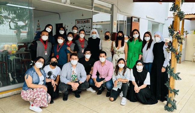 Voluntariado: peruanos dedican 24% de su tiempo a ayuda social
