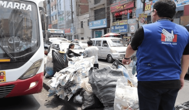 Defensoría pide  a autoridades municipales recoger basura acumulada en diversos distritos