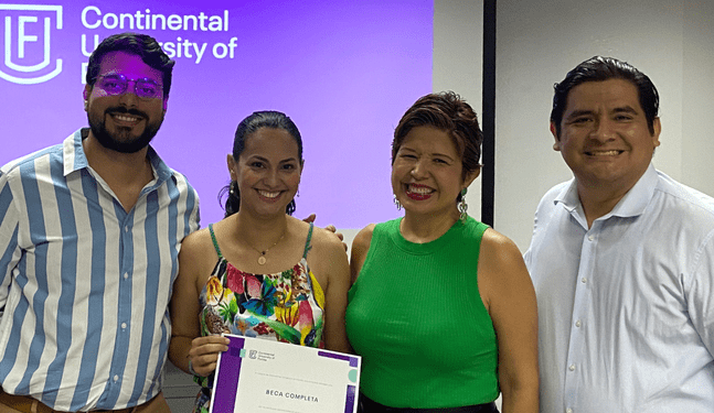 Continental University of Florida entregó becas a jóvenes migrantes