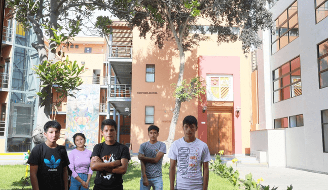 Cinco jóvenes de Tayacaja reciben beca para estudiar en Lima