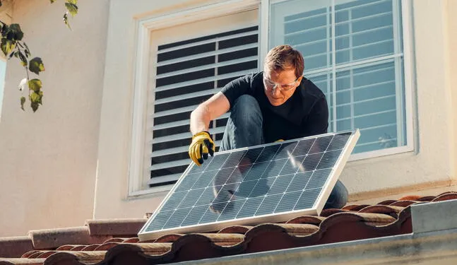 Empresa japonesa diseña paneles solares transparentes