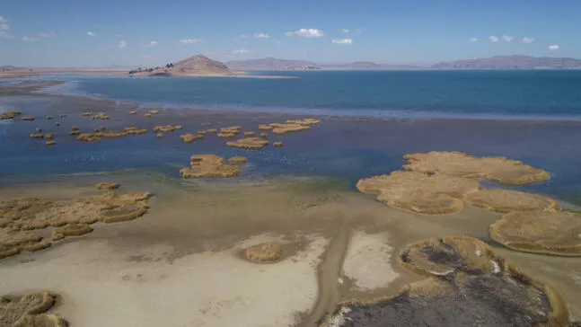 Desciende nivel del agua del Lago Titicaca