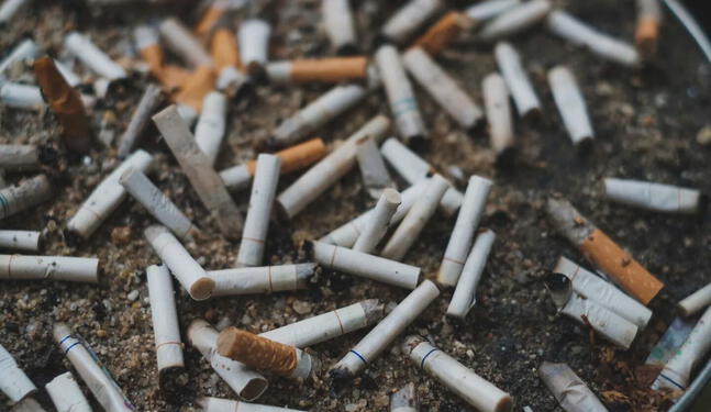España: Colillas son los residuos más encontrados en la naturaleza