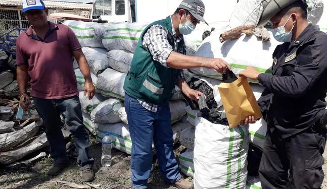 Decomisan 25 toneladas de carbón de algarrobo en Piura
