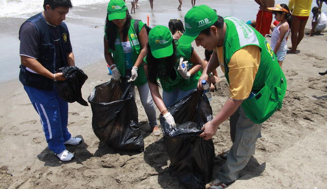 Voluntarios recogen más de una tonelada de residuos en La Arenilla
