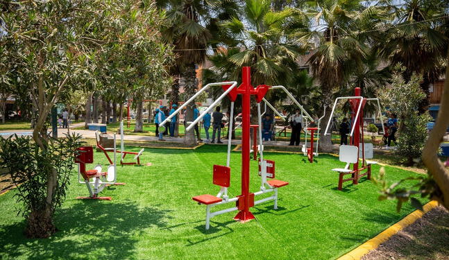 Inauguran juegos recreativos elaborados con armas fundidas