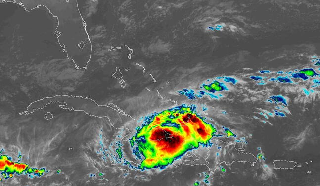 Cuba es azotada por lento avance de tormenta Oscar